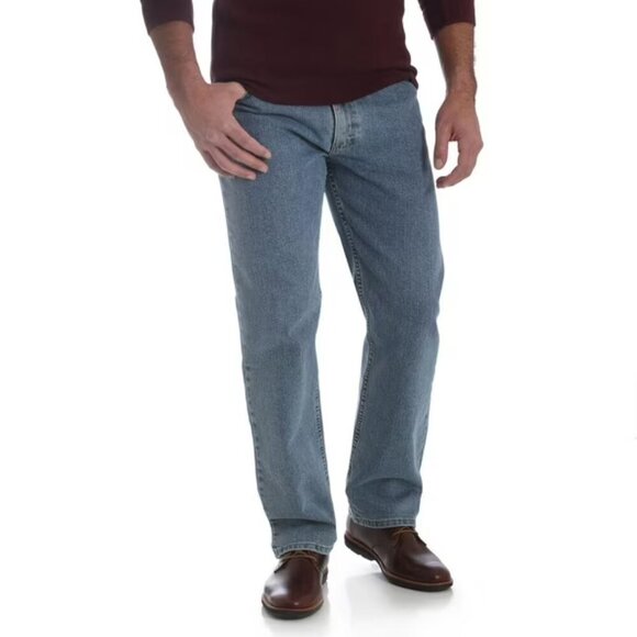 NWT Wrangler 42x30 Men's Regular Fit Straight Regular Light Stonewash Jeans - Picture 1 of 4